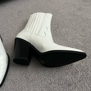 I don’t wear boots in Florida.